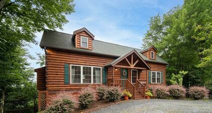 Classic Beech Mountain Log Cabin with Sweeping Panoramic Views