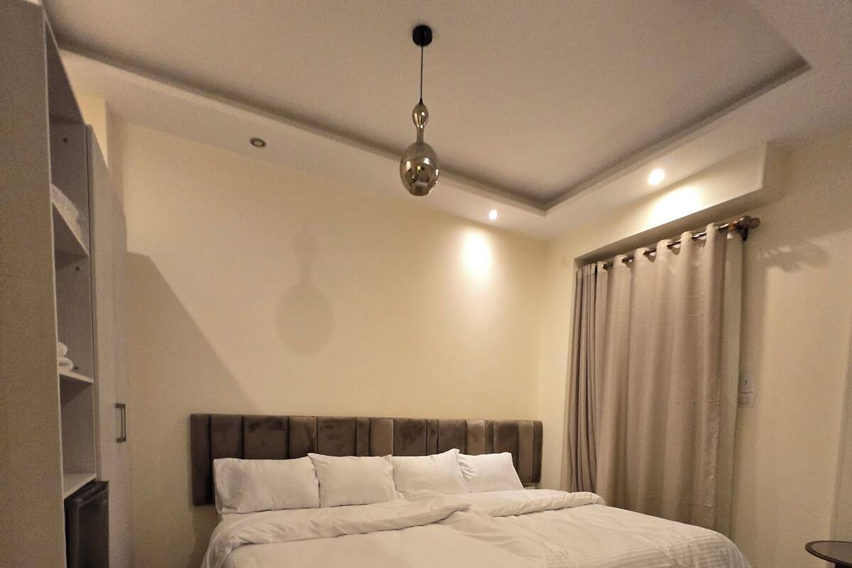 Family Triple Room | In-room safe, blackout drapes, soundproofing, iron/ironing board