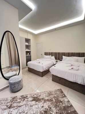 In-room safe, blackout drapes, soundproofing, iron/ironing board - goldensunset pyramids inn (Giza Governorate)