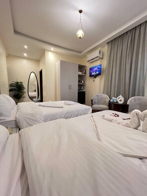 In-room safe, blackout drapes, soundproofing, iron/ironing board - goldensunset pyramids inn (Giza)