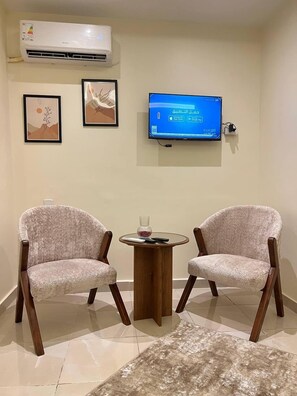 In-room safe, blackout drapes, soundproofing, iron/ironing board - goldensunset pyramids inn (Giza Governorate)