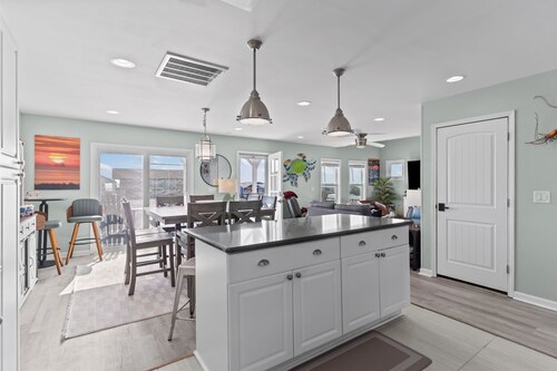 The Purple Pig OKI: 3-Bedroom Ocean View w/ a Private Pool Across from Beach