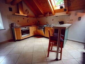 Fridge, oven, dishwasher, cookware/dishes/utensils - Apartment Jutta by Interhome (Stadtsteinach)