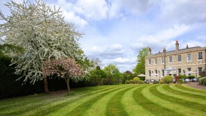 View from property - Newtown House Hotel (Hayling Island)