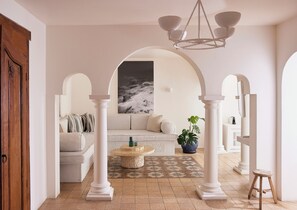 Living area - Raes on Wategos  (Byron Bay)