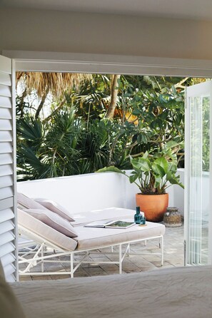 Terrace/patio - Raes on Wategos  (Byron Bay)