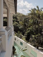Suite estudio, balcón, vistas al complejo turístico | Piscina | 2 piscinas al aire libre