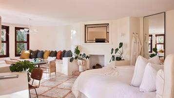 Studio Suite, Balcony, Ocean View | Iron/ironing board, free WiFi