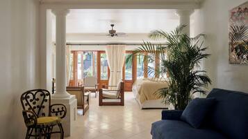 Suite, patio | Intérieur