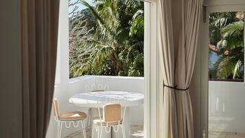 Apartment, Balcony, Ocean View | Interior