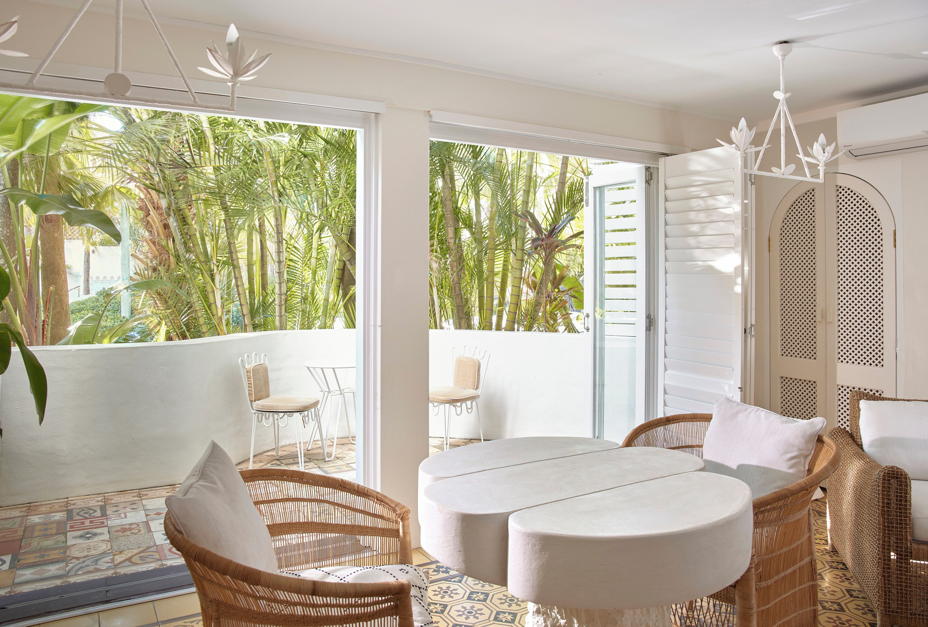 Suite estudio, balcón, vista al jardín | Interior