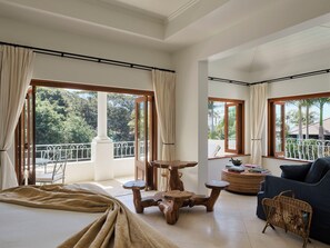 Iron/ironing board, free WiFi - Raes on Wategos  (Byron Bay)