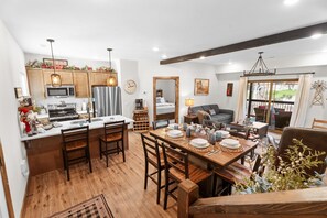 Interior - Tall Timbers New Cabin, Private Hot Tub, Outdoor Pool, Free Daily Tickets & Near Thunder Ridge (Hollister)
