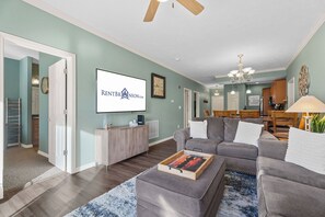 TV - Peaceful Wood View with Patio Seating, Free Attraction Tickets & Near Silver Dollar City (Branson)