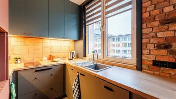 Fridge, microwave, stovetop, dishwasher