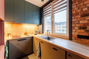 Fridge, microwave, stovetop, dishwasher - Koszalin Młyńska Deluxe Apartment (Koszalin)