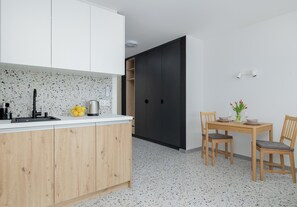 Kühlschrank, Ofen, Herdplatte, Geschirrspüler