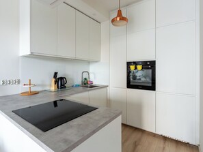 Fridge, oven, stovetop, dishwasher - Starowiejska Signature Apartment (Gdańsk)