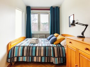 Een strijkplank/strijkijzer, wifi, beddengoed