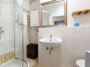 Shower, free toiletries, hair dryer, towels - Sopot Forest&Sea Apartment (Sopot)