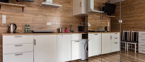 Fridge, microwave, stovetop, dishwasher