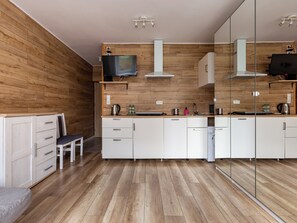 Fridge, microwave, stovetop, dishwasher - Głęboka Harmony Studio (Gdańsk)