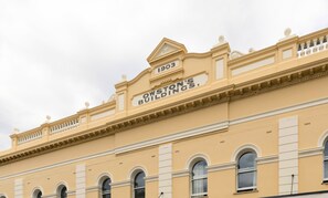 Exterior - Owston Hotel (Fremantle)