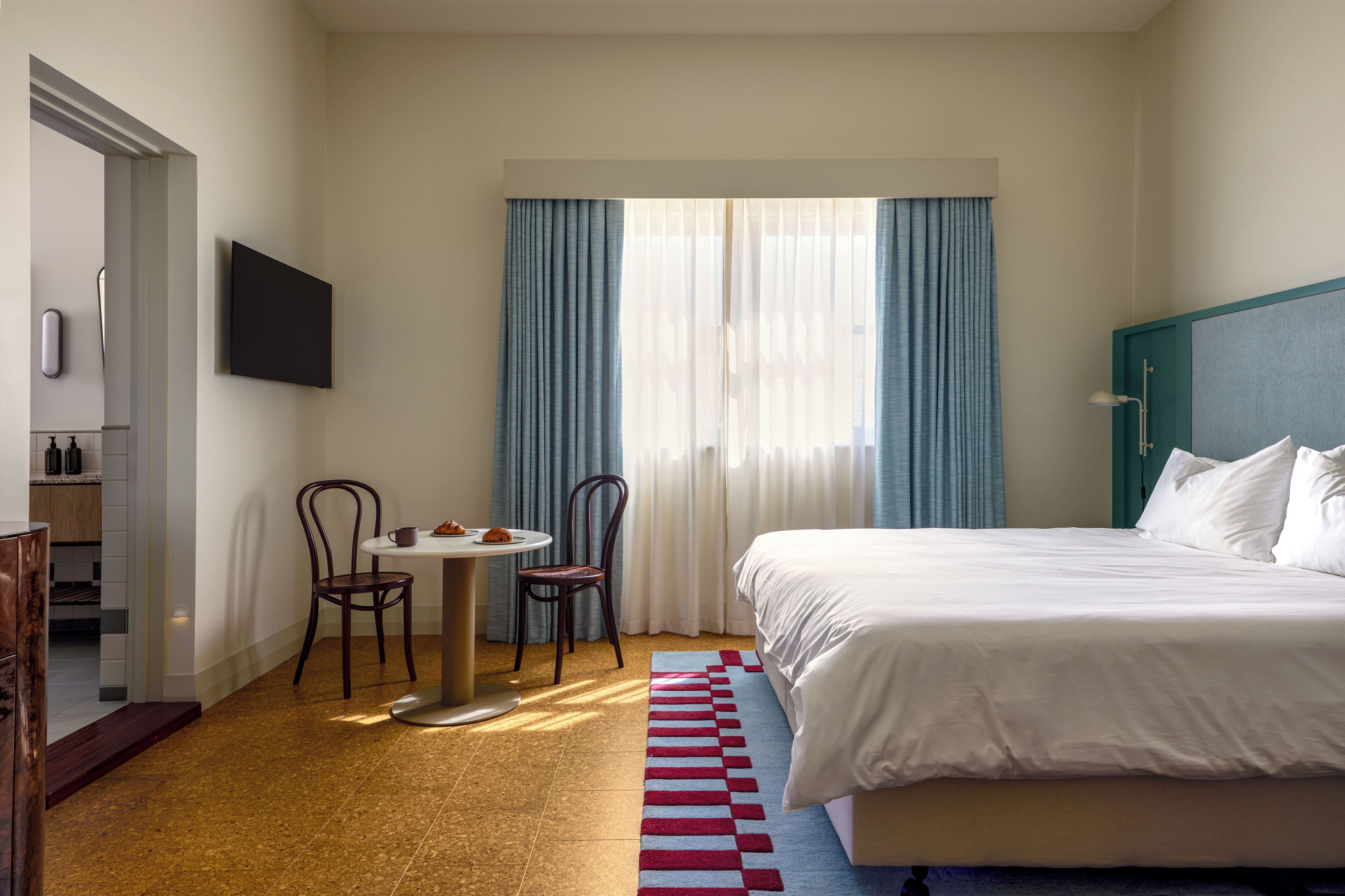 Bügeleisen/Bügelbrett, kostenloses WLAN