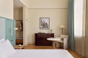 Iron/ironing board, free WiFi - Owston Hotel (Fremantle)