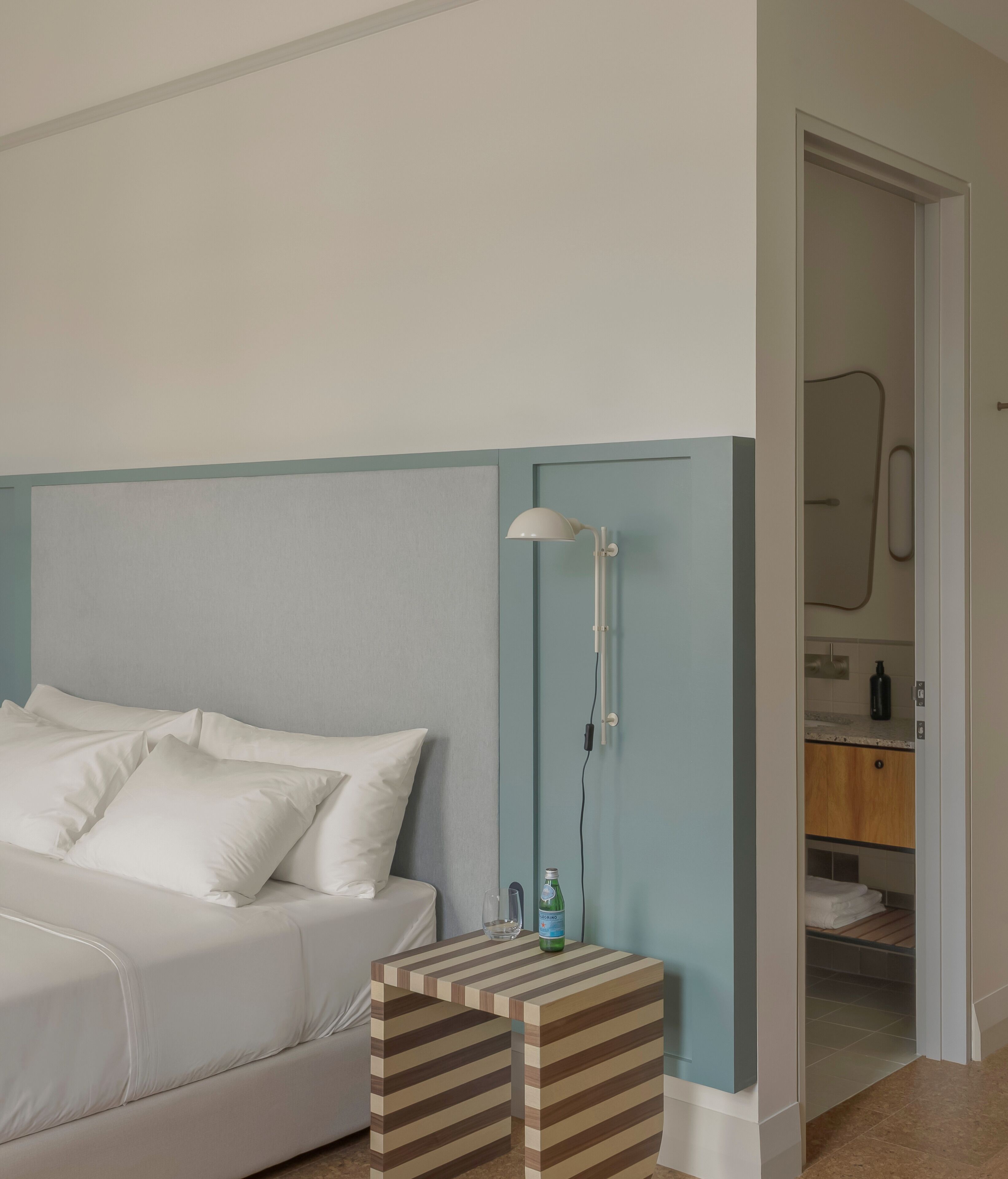 Bàn ủi/dụng cụ ủi quần áo, truy cập Internet không dây miễn phí 