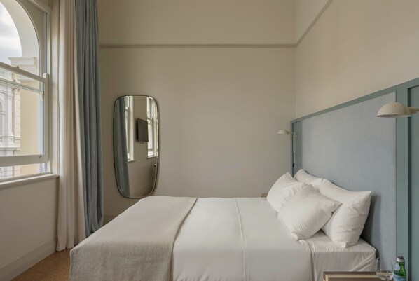 Iron/ironing board, free WiFi - Owston Hotel (Fremantle)