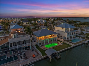 Exterior - Gulf Access, Walk to the Beach, Heated Pool - The Fabulous Flamingo - Roelens (Fort Myers Beach)