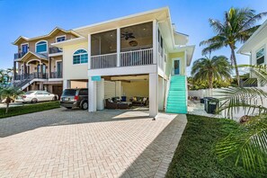 Exterior - LOCATION!, Minutes to the Beach & Pool - Sandy Toes Cottage - Roelens (Fort Myers Beach)