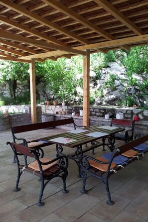 Outdoor dining - Ferienvilla mit Blick auf das Wasser by Interhome (Przno)