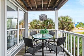 Outdoor dining - Endless Summer - 3BR Gulf Shores Ocean View Beach House (Gulf Shores)
