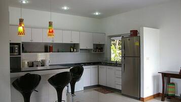 Fridge, microwave, oven, cookware/dishes/utensils