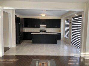 Fridge, microwave, oven, dishwasher - Haus in Brampton mit privatem Parkplatz by Interhome (Brampton)