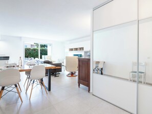 Dining - Ground-Floor 2 Br - Near Centre & Beaches (Cannes)