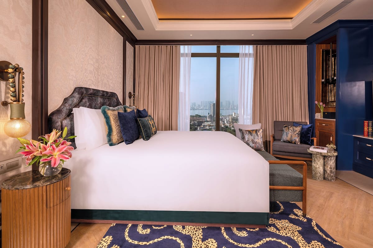 Deluxe Room, 1 King Bed | In-room safe, iron/ironing board, free wired internet, bed sheets