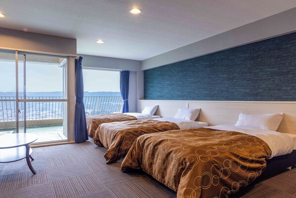 Basic Quadruple Room, Mountain View