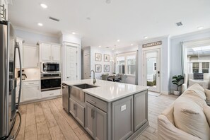 Interior - 🚲 Bikes | Near Big Chill | Prominence 30A | 2 Resort Pools 🤿 (Inlet Beach)