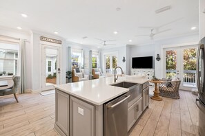 Interior - 🚲 Bikes | Near Big Chill | Prominence 30A | 2 Resort Pools 🤿 (Inlet Beach)
