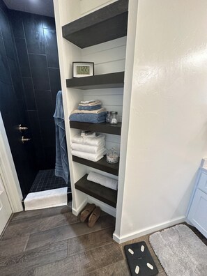 Shower, hair dryer, towels, soap - Luxurious Double Master Suite Home w/ Office, Outdoor Space, and Home Gym (Norman)