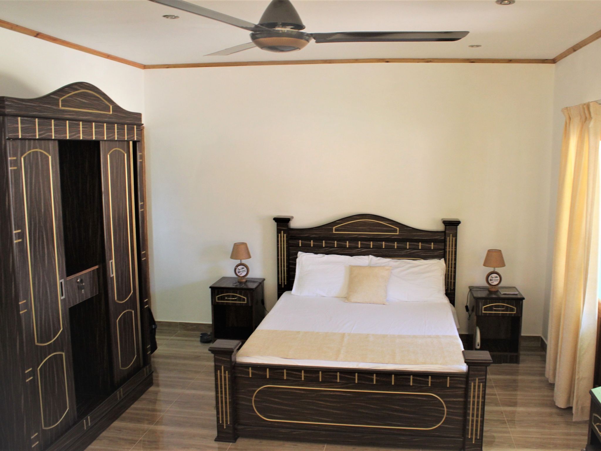 1 多间卧室、上网接入