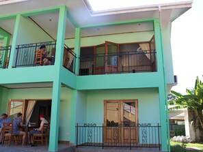 Exterior - Charmante Ferienwohnung in Grand Anse mit Grill by Interhome (Beau Vallon)