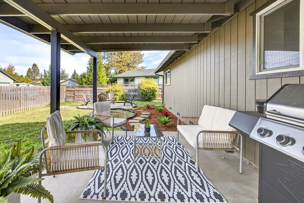 Terrace/patio - Starwood Sanctuary (Medford)