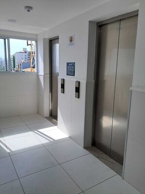 Interior - One-bedroom apartment with living room, 100 meters from Amaralina beach, Salvador. (Salvador)