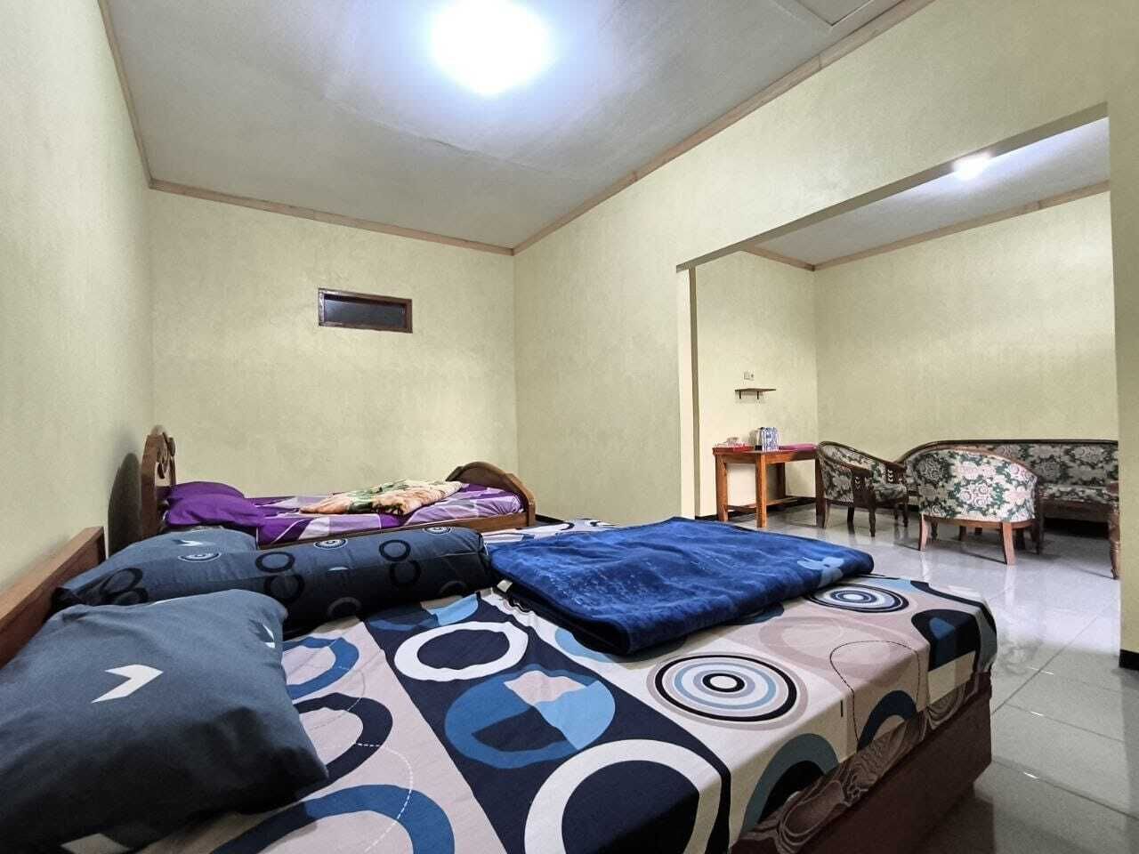 Family Room | Desk, free WiFi