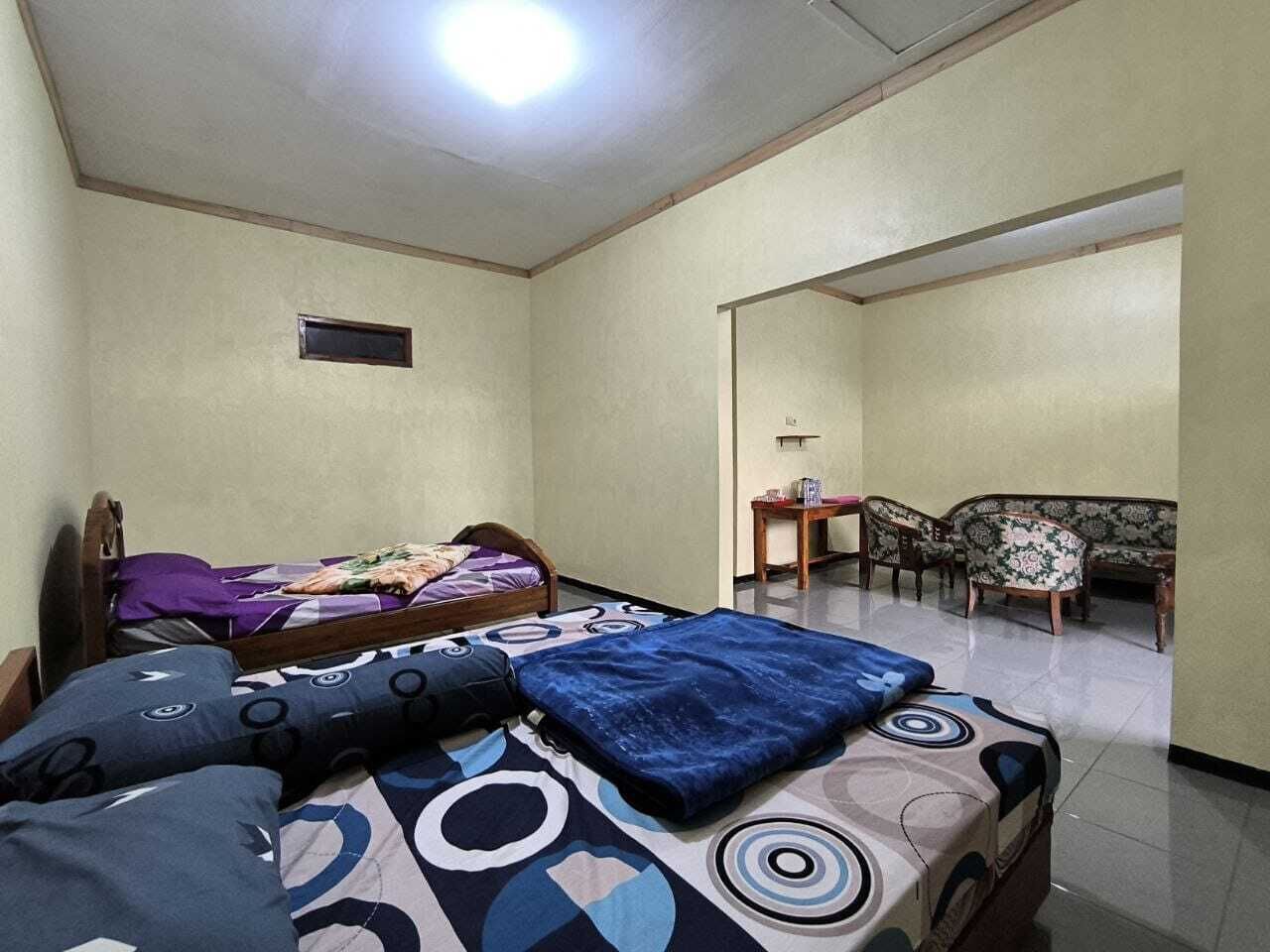 Family Room | Desk, free WiFi