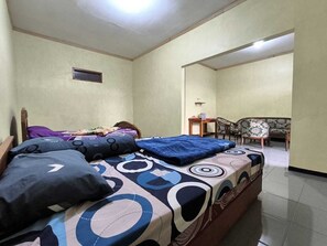 Family Room | Desk, free WiFi - Tengger Bromo Villa (Probolinggo)